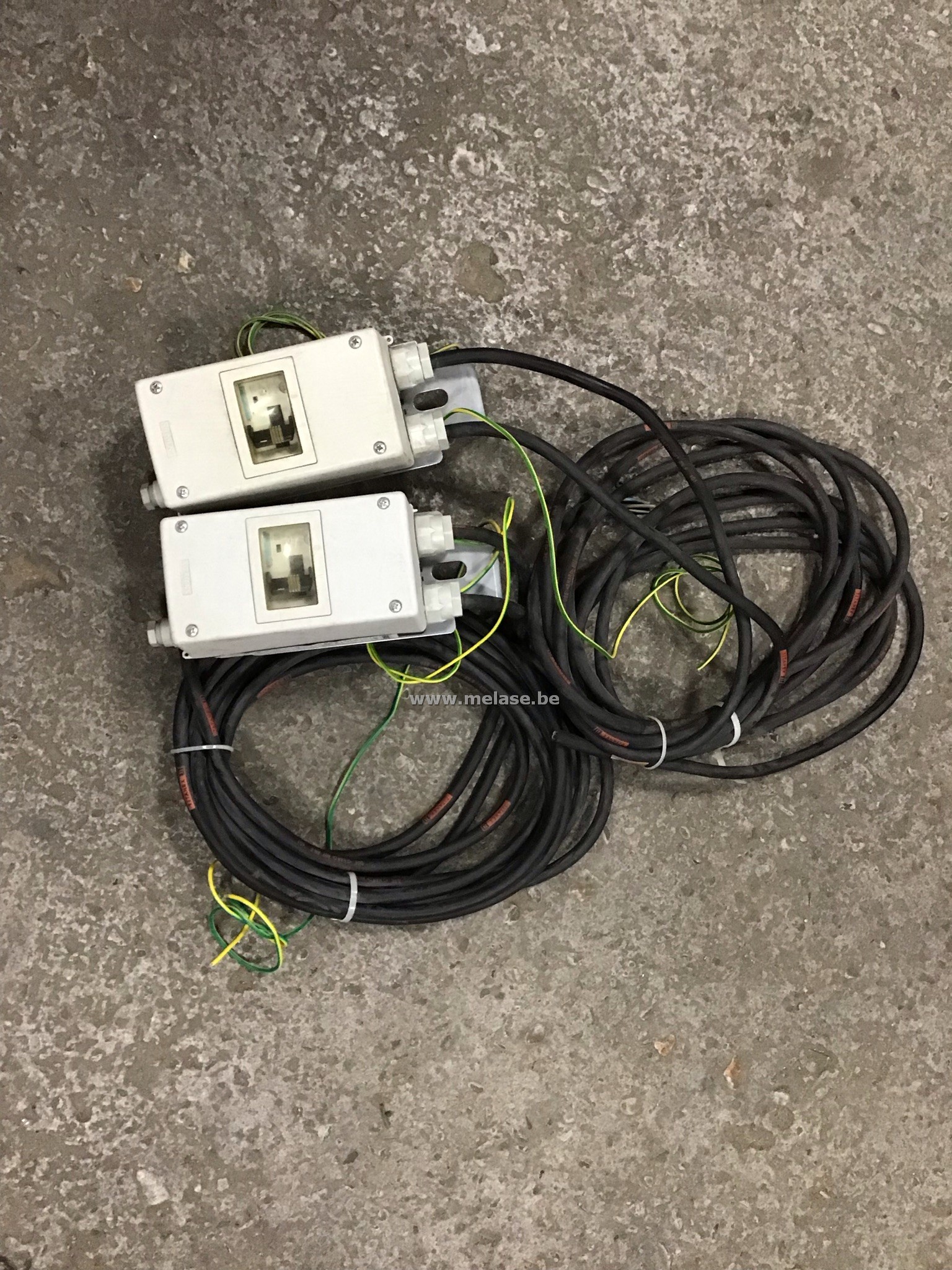 3 automatische noodzekeringen "380V"
