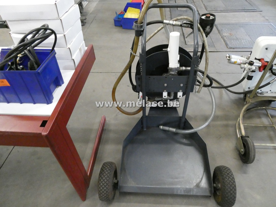 Verrijdbare olievatpomp