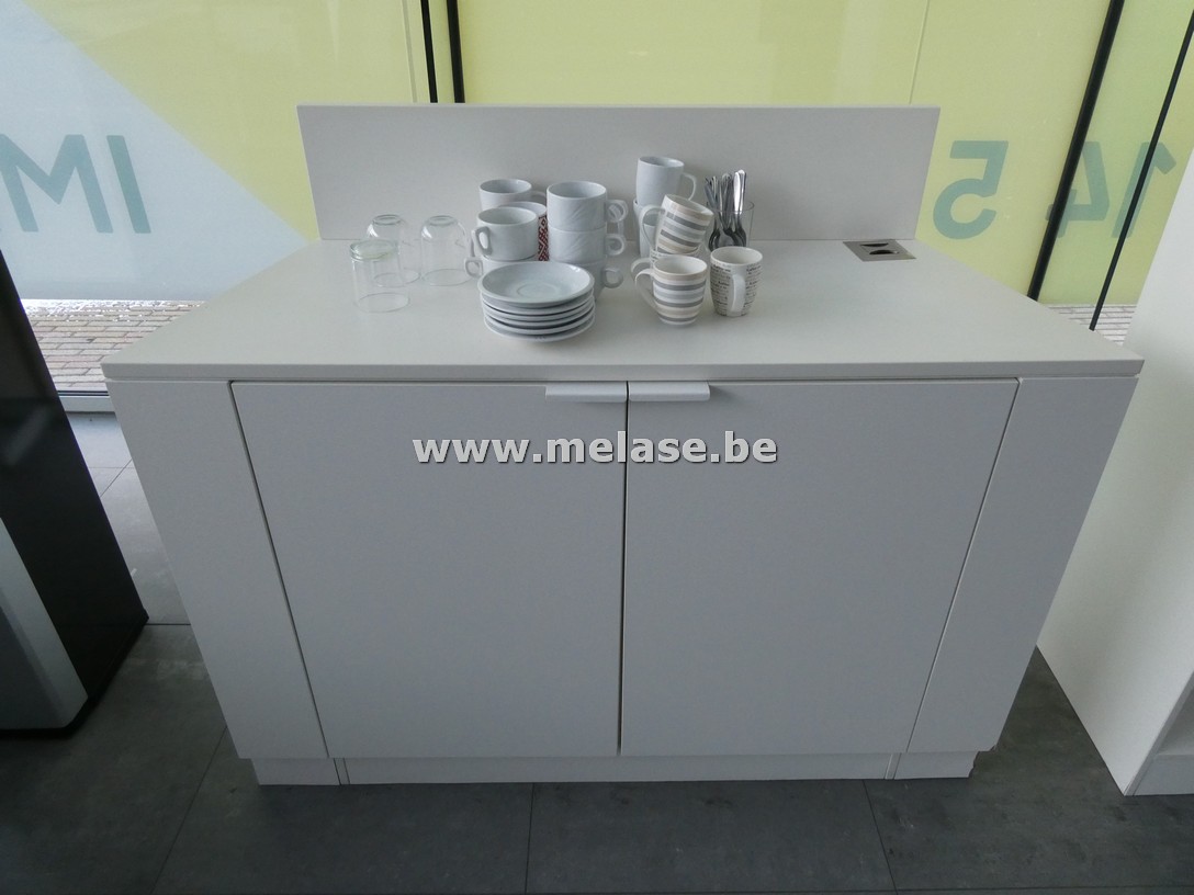 Trapeziumwandkast met opkant