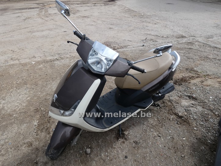Scooter "Peugeot Vivacity"