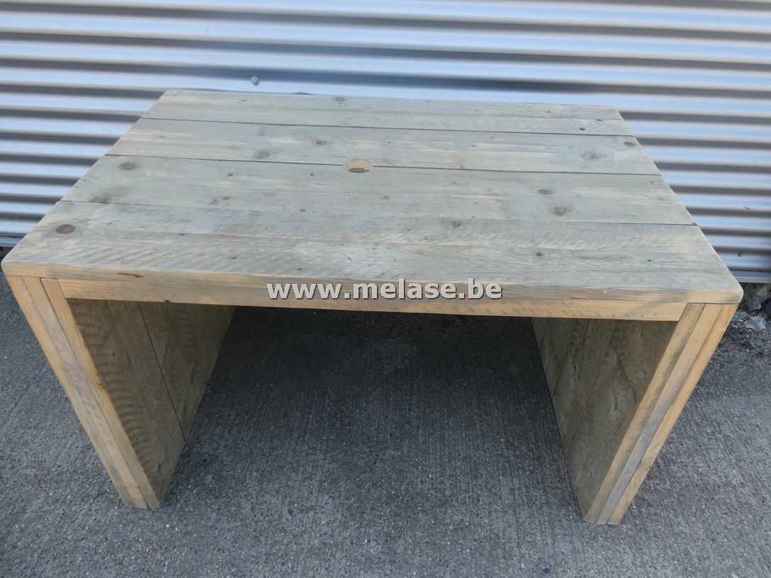 Steigerhouten tafel