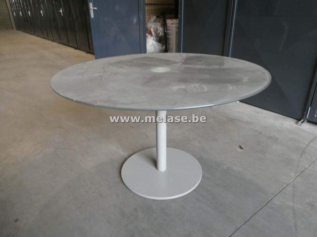 Ronde tafel met glazen blad
