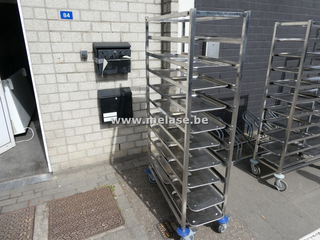 RVS kar op wielen