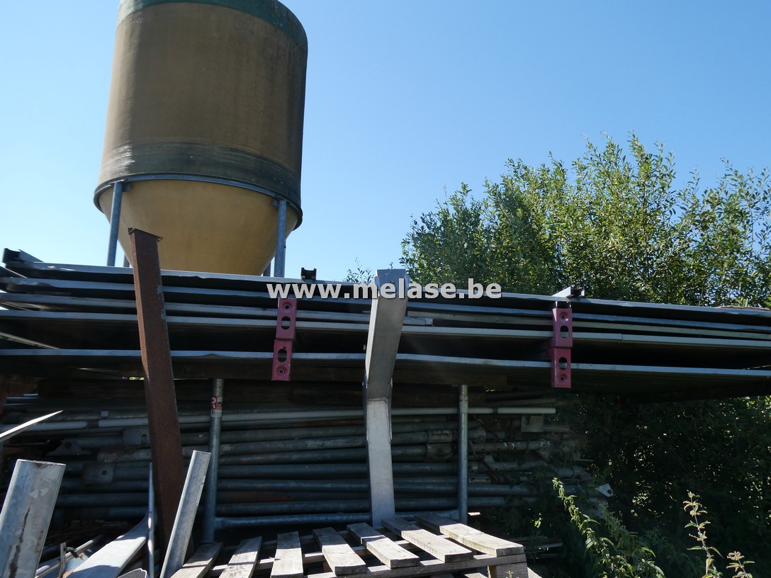 Metalen container/werfkeet "gedemonteerd"
